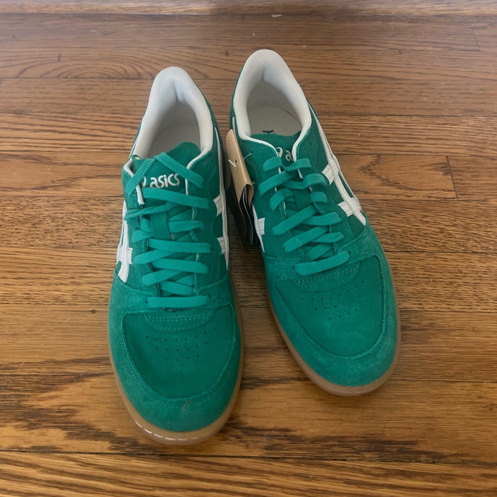 NWT ASICS Skyhand OG Green Suede Gum Sole Sneakers